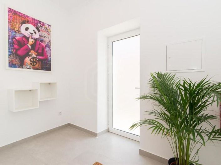 Image No.7-4 Bed House for sale