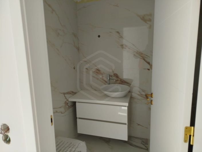 Image No.12-3 Bed House for sale