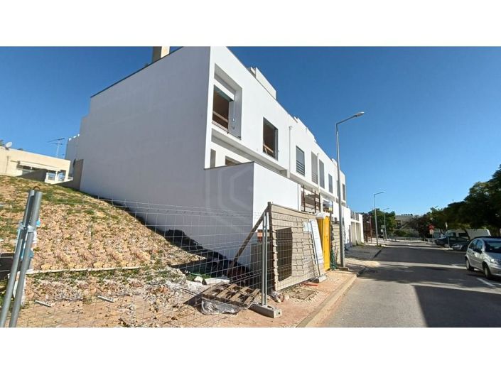 Image No.6-3 Bed House for sale