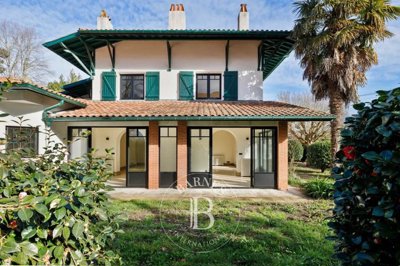 1 - Biarritz, House
