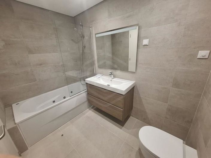 Image No.21-3 Bed Apartment for sale