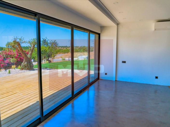 Image No.10-5 Bed House for sale