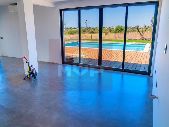 Image No.15-5 Bed House for sale