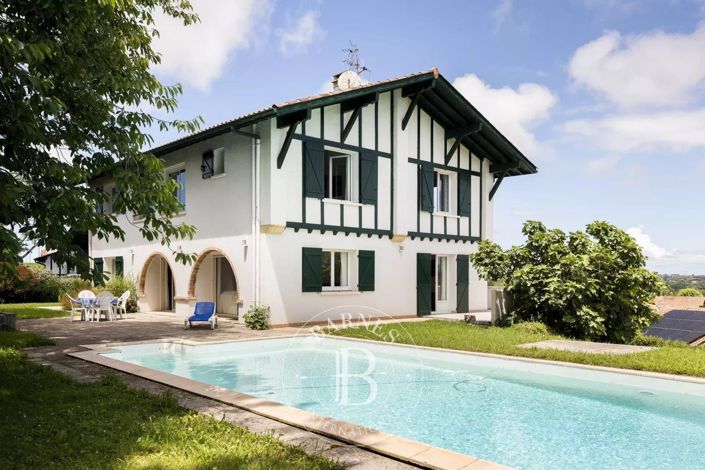 Image No.1-5 Bed House for sale