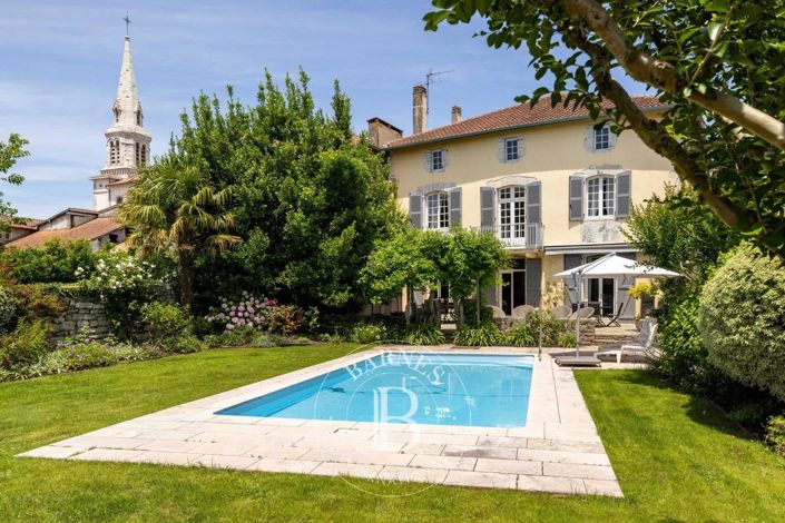 Image No.1-5 Bed House for sale