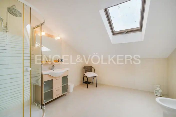 Image No.25-2 Bed House for sale