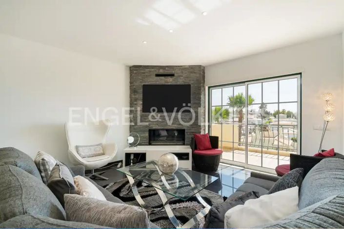 Image No.5-2 Bed House for sale