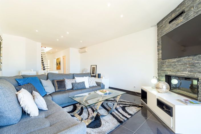 Image No.6-2 Bed House for sale