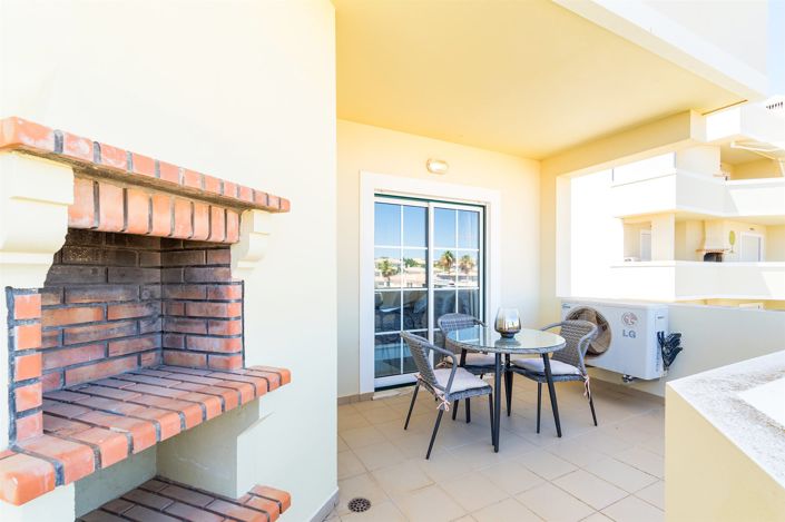 Image No.8-2 Bed House for sale