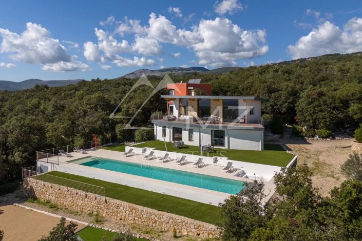 Image No.1-4 Bed House for sale