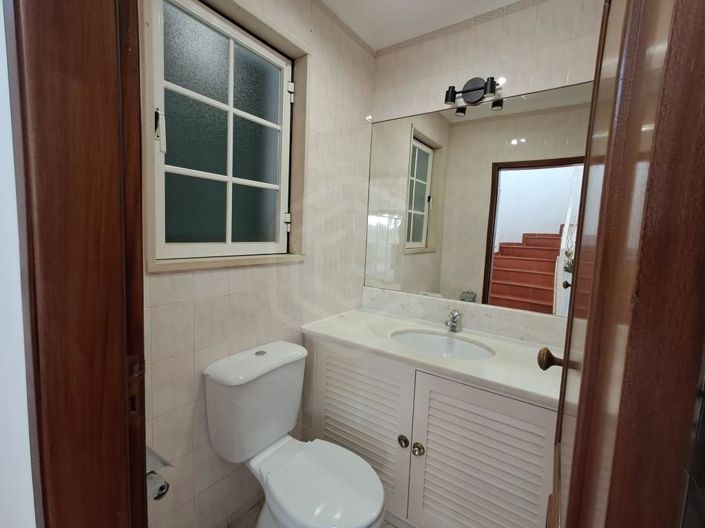 Image No.21-4 Bed House for sale