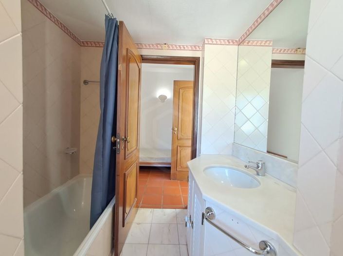 Image No.24-4 Bed House for sale