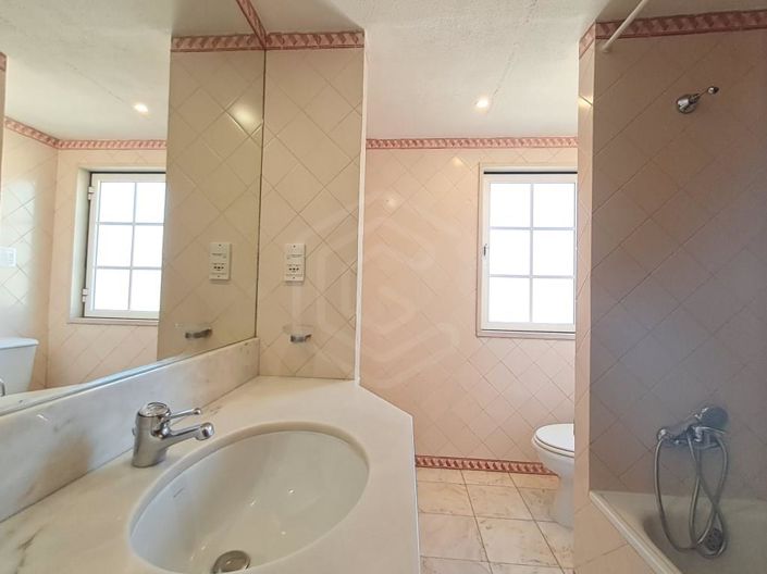 Image No.26-4 Bed House for sale