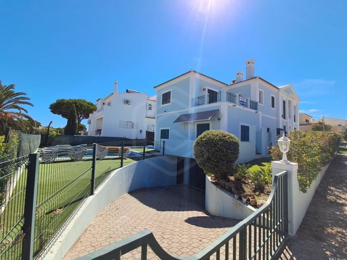 Image No.3-4 Bed House for sale