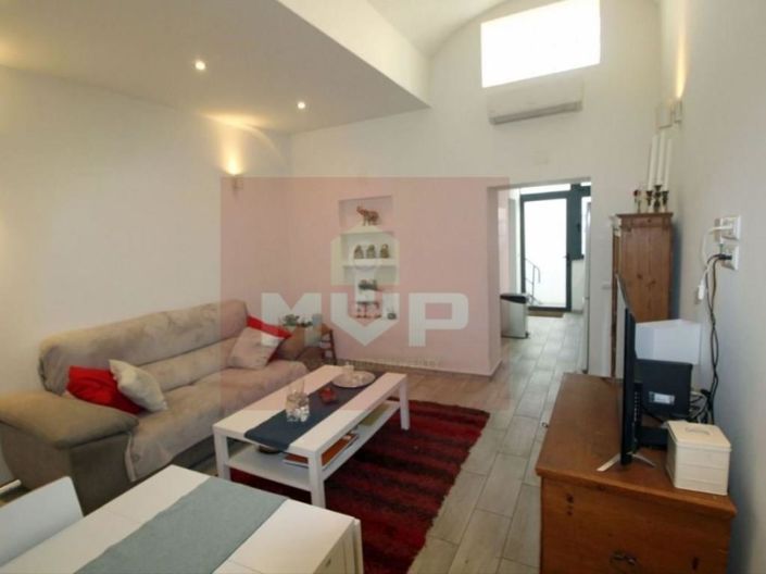 Image No.1-2 Bed House for sale