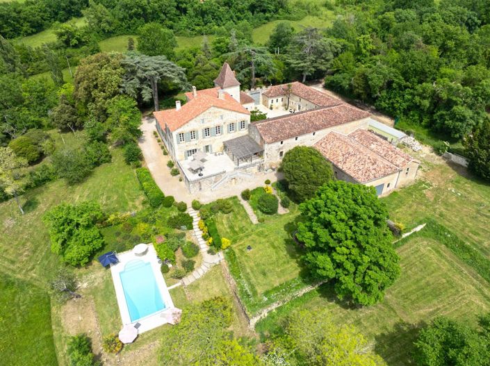 Image No.1-6 Bed Property for sale