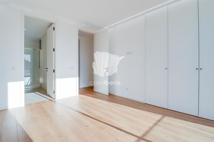 Image No.30-3 Bed House for sale