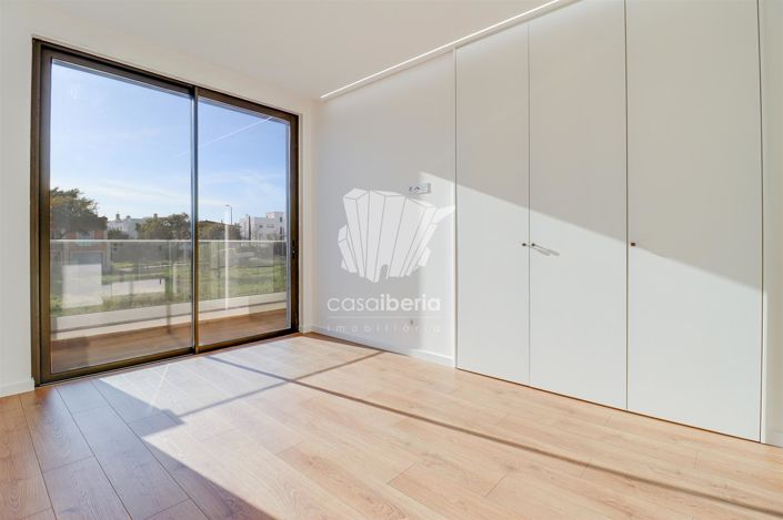 Image No.39-3 Bed House for sale