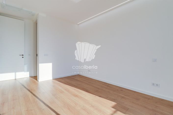 Image No.41-3 Bed House for sale