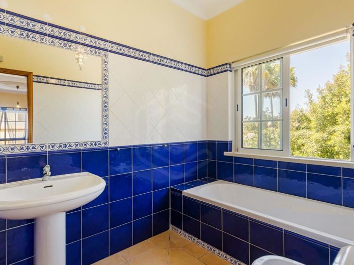 Image No.9-4 Bed House for sale