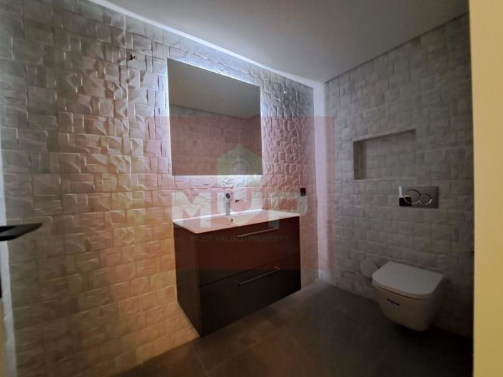 Image No.12-4 Bed House for sale