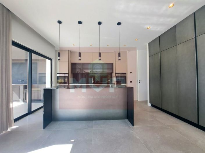 Image No.18-4 Bed House for sale