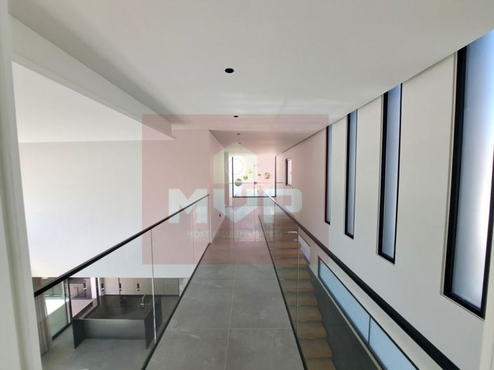 Image No.19-4 Bed House for sale