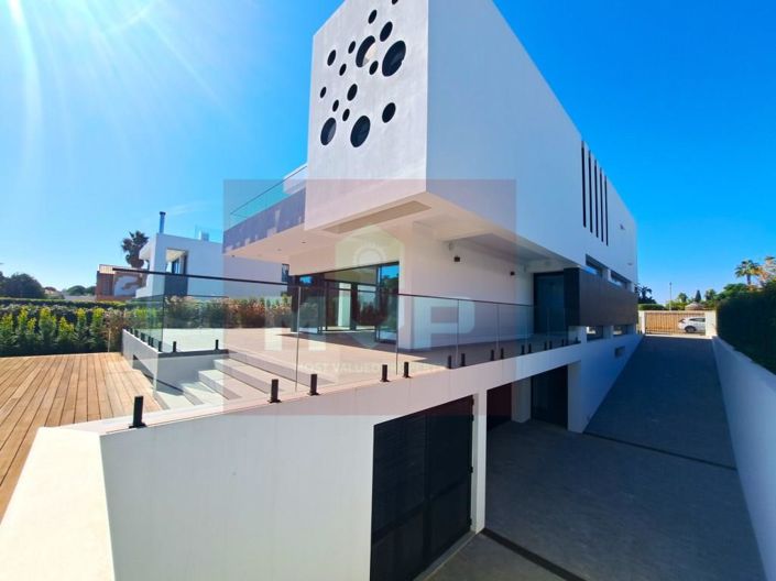 Image No.2-4 Bed House for sale