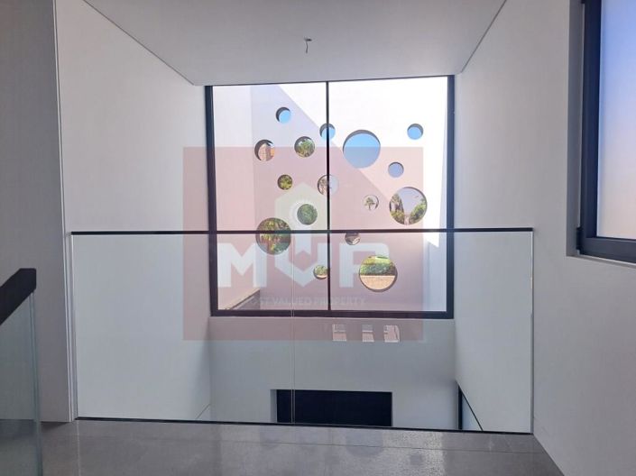 Image No.20-4 Bed House for sale