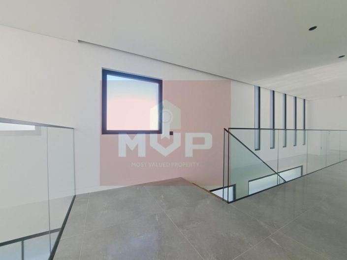 Image No.21-4 Bed House for sale