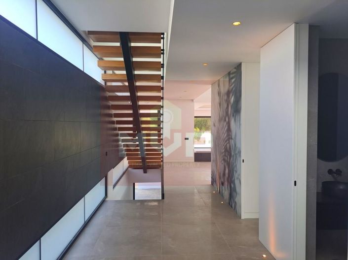 Image No.24-4 Bed House for sale