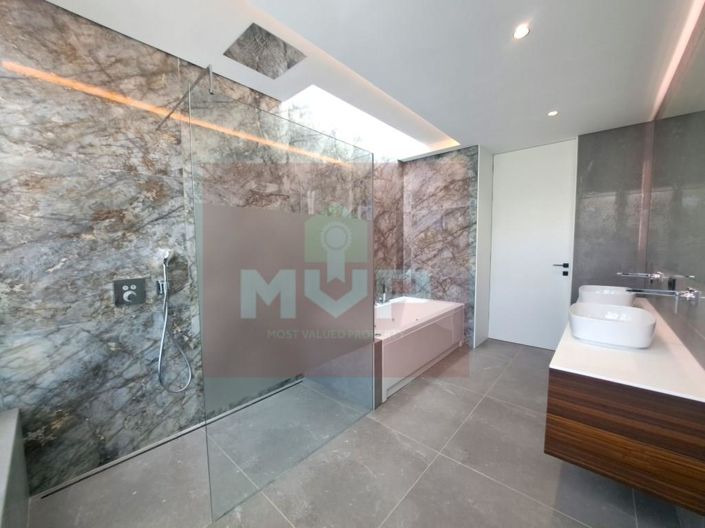 Image No.28-4 Bed House for sale