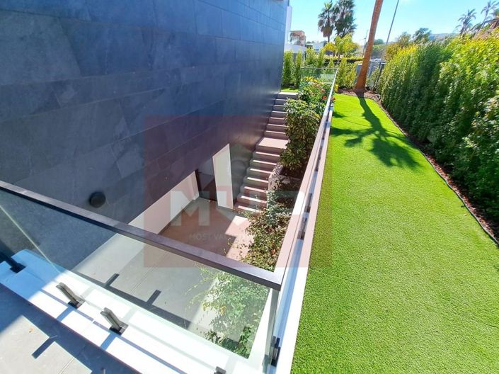 Image No.3-4 Bed House for sale