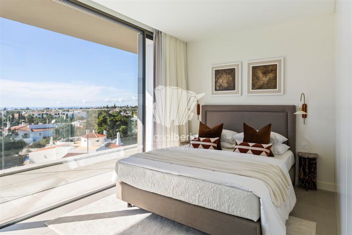 Image No.15-4 Bed Apartment for sale