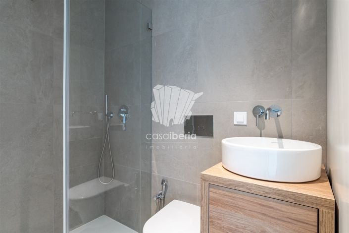 Image No.19-4 Bed Apartment for sale