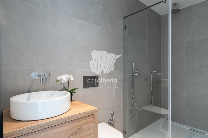 Image No.20-4 Bed Apartment for sale