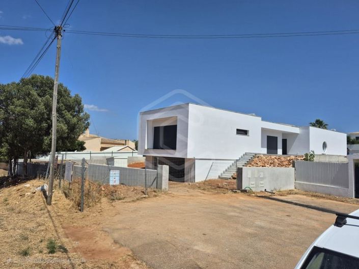 Image No.11-3 Bed House for sale