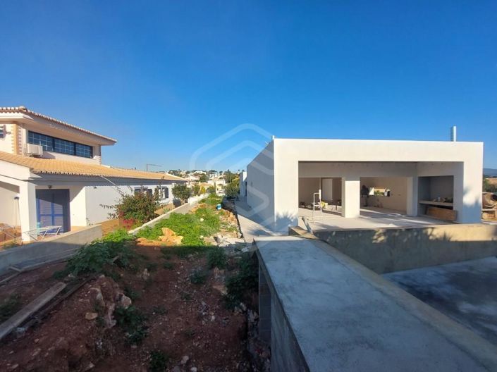 Image No.12-3 Bed House for sale