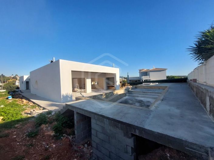 Image No.14-3 Bed House for sale