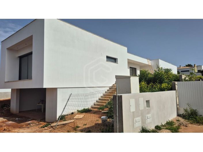 Image No.16-3 Bed House for sale