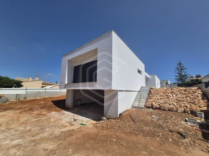 Image No.18-3 Bed House for sale