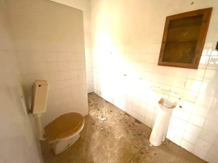 Image No.20-4 Bed House for sale