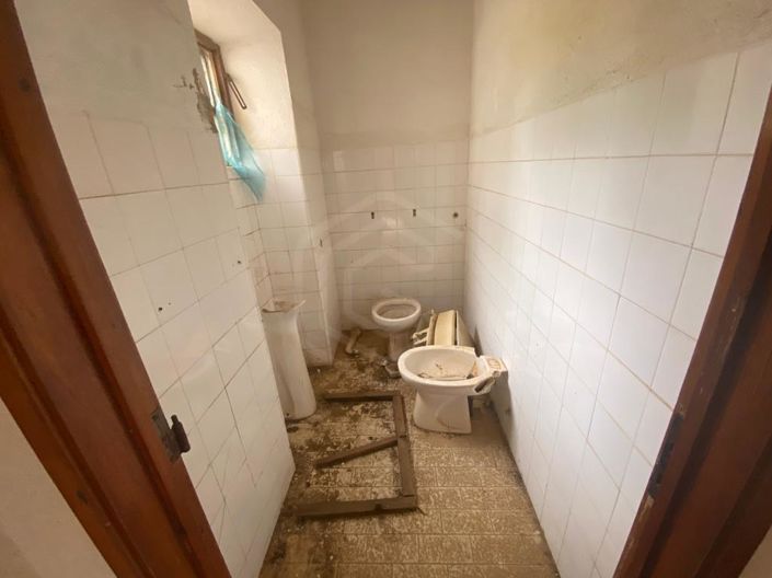 Image No.22-4 Bed House for sale