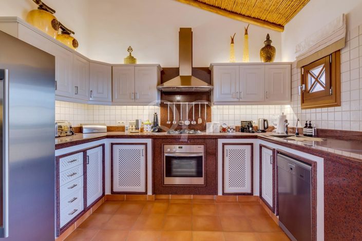 Image No.6-4 Bed House for sale