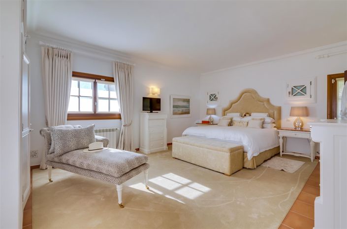 Image No.81-4 Bed House for sale