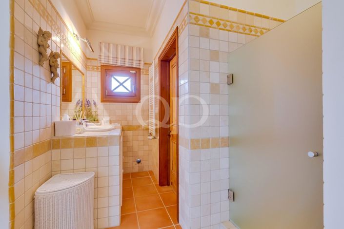 Image No.9-4 Bed House for sale