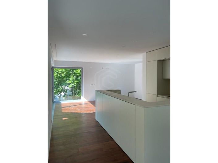 Image No.15-5 Bed House for sale