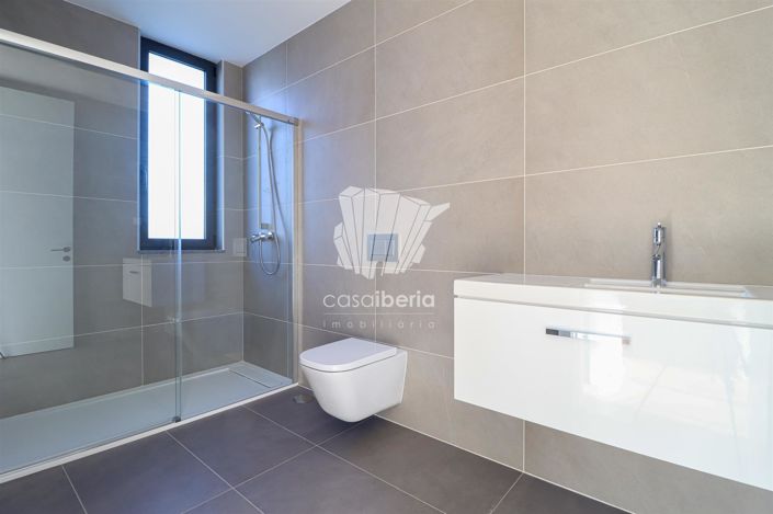 Image No.17-3 Bed House for sale