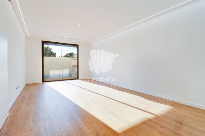 Image No.43-3 Bed House for sale