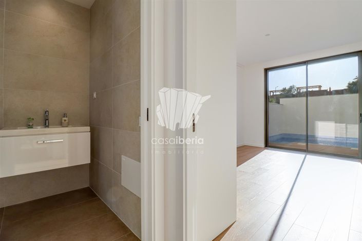 Image No.47-3 Bed House for sale